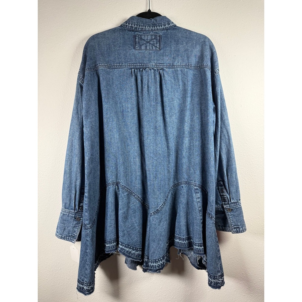 Free People We The Free Blue Denim High Low Swing Shirt Jacket Medium Wash - Picture 3 of 4